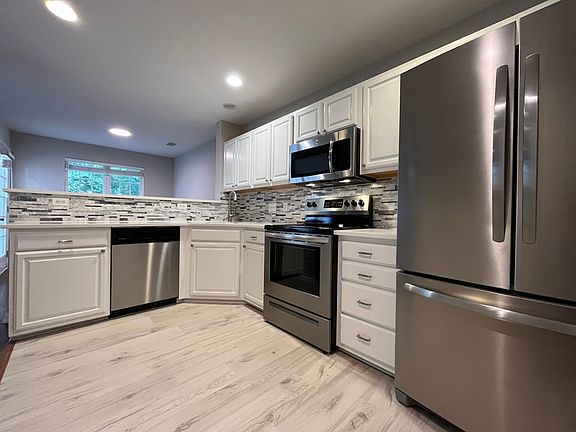 2nd image of 11146 Saintsbury Pl