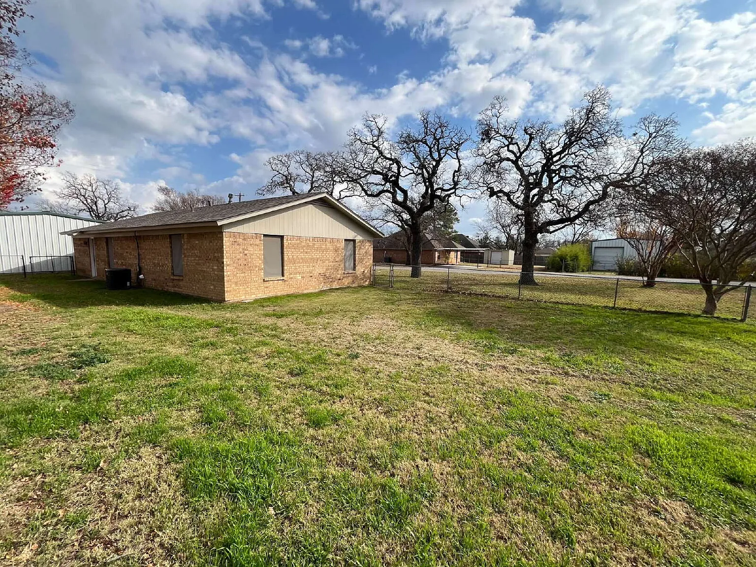 3 bed, 1.0 bath, 1350 sqft, $1,795 — Photo 4