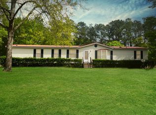 570 Crystal Shores Dr, Moncks Corner, SC 29461