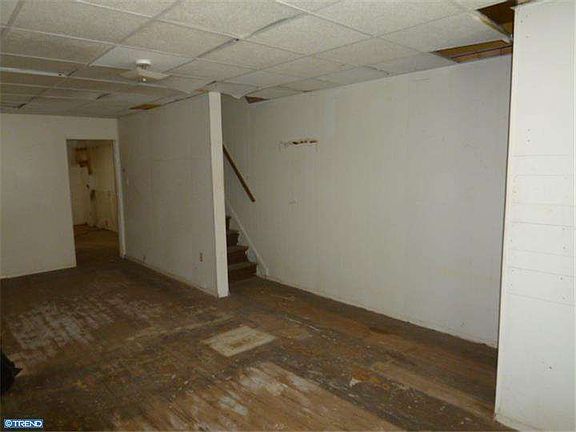 2nd image of 427 E 11th St