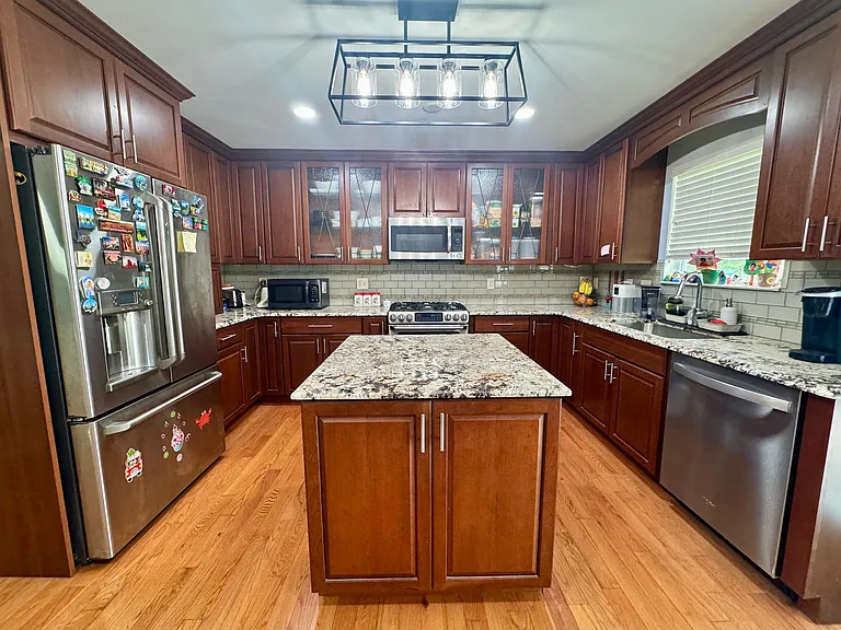 233 Grace Manor Dr — Photo 8