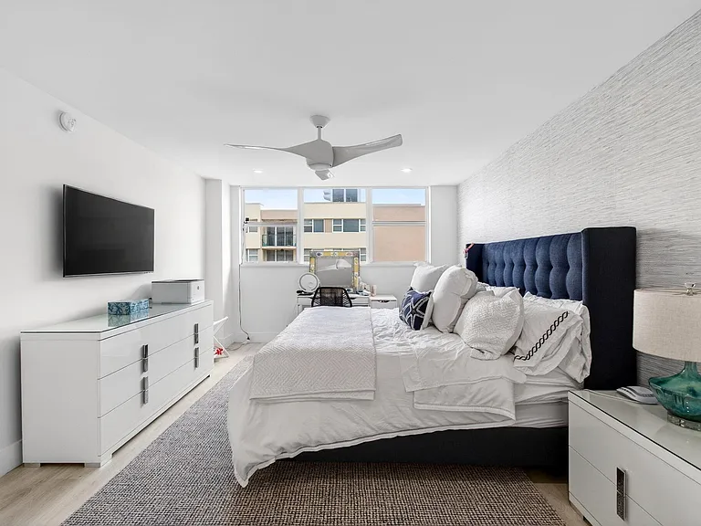 1236 Hillsboro Mile Bch #406 — Photo 36