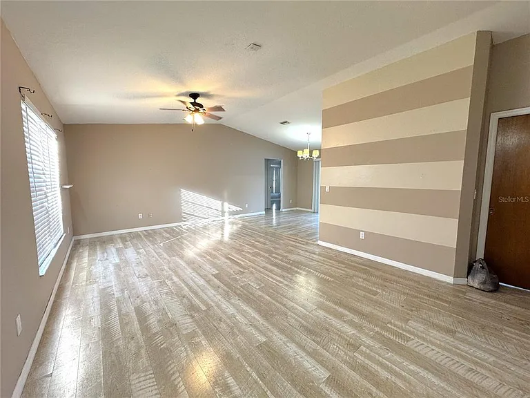 1514 Poe St — Photo 2