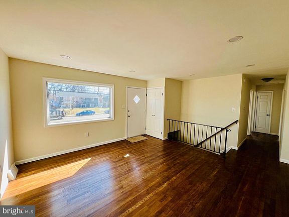5th image of 9826 Lomond Dr