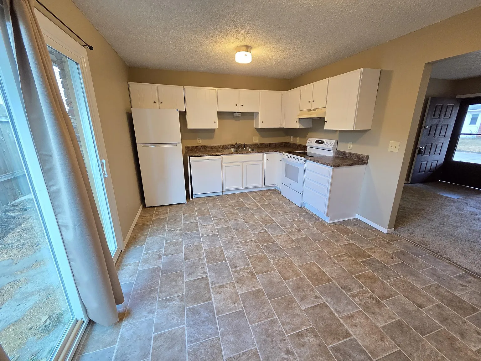 2 bed, 922 sqft, $795 — Photo 4