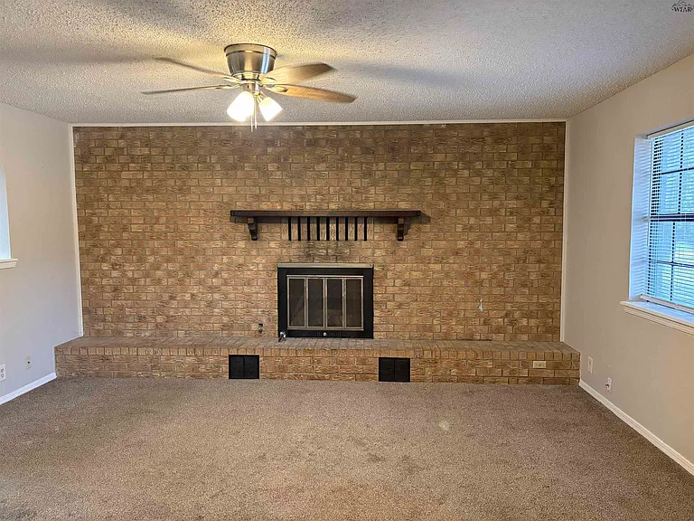 3902 Parker Blvd — Photo 3