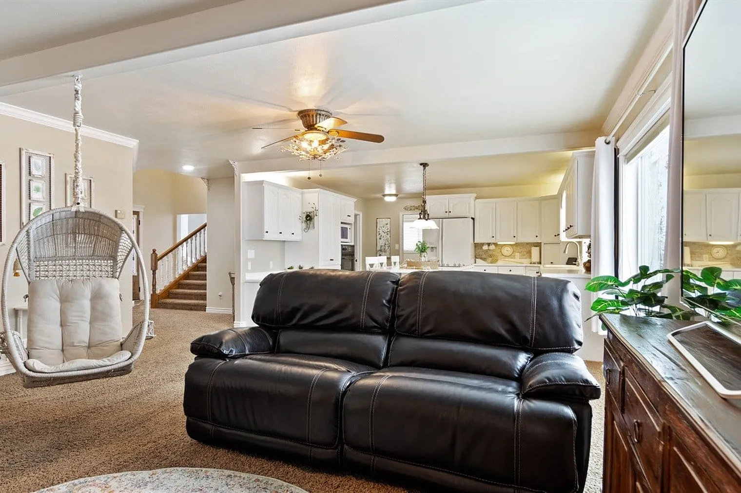 5 bed, 2.0 bath, 925 sqft, $7,162 — Photo 2