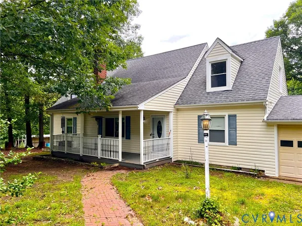 2049 Riddle Rd, Blackstone, VA 23824
