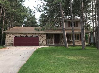 2527 Riverside Dr, Two Rivers, WI 54241