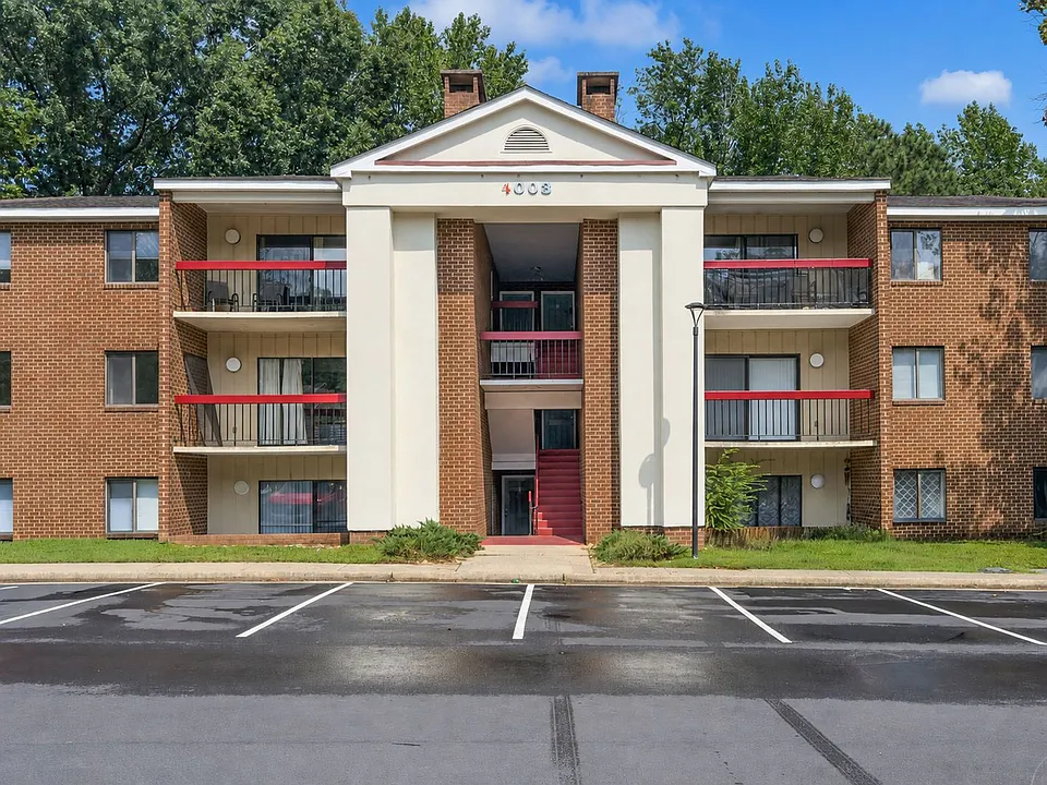 4003 Governors Sq #8