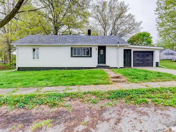 107 S 1st St, Taylorville, IL 62568