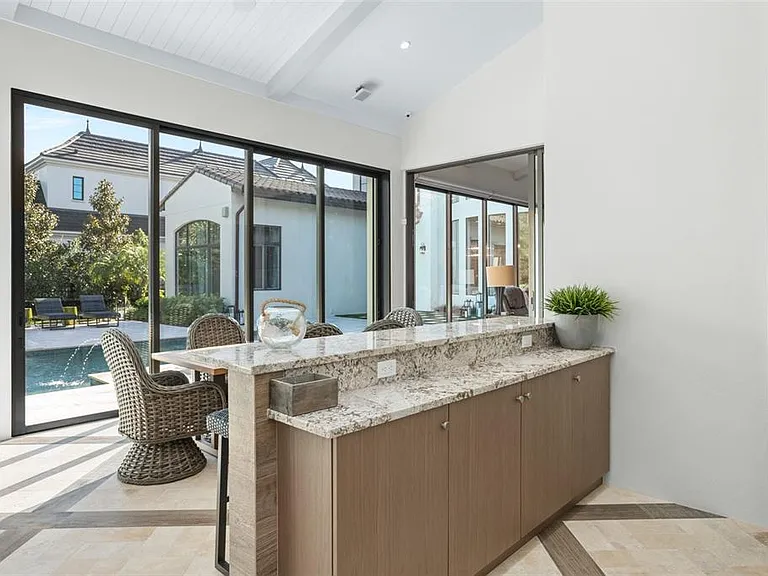 10331 Los Feliz Dr — Photo 38