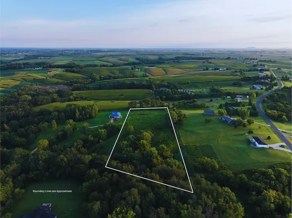 Freedom Cir, Hazel Green, WI 53811