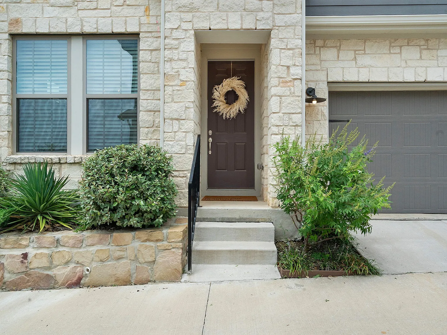 4 bed, 2.5 bath, 1975 sqft, $3,500 — Photo 2