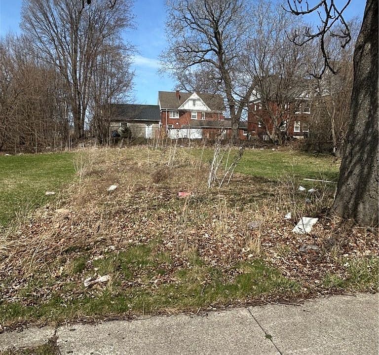 2nd image of 1418 Robinson Ct