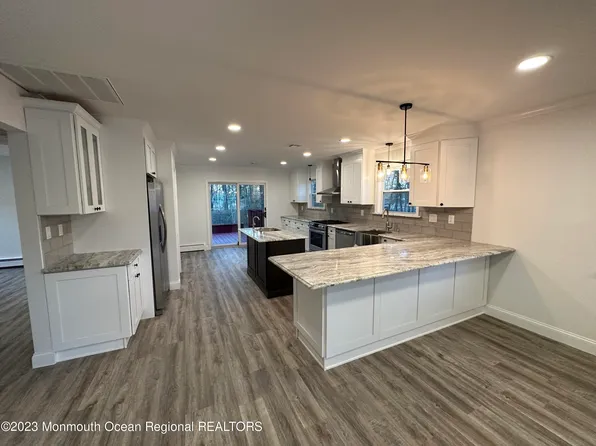 4 Portsmouth Drive, Toms River, NJ 08757