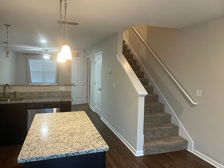 123 Cobblestone Place Dr — Photo 2