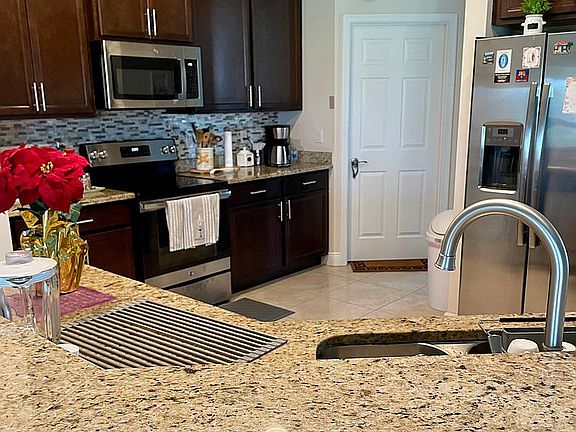 4th image of 156 SW South Wakefield Cir