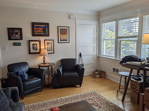 3rd image of 1416 Queen Anne Ave N