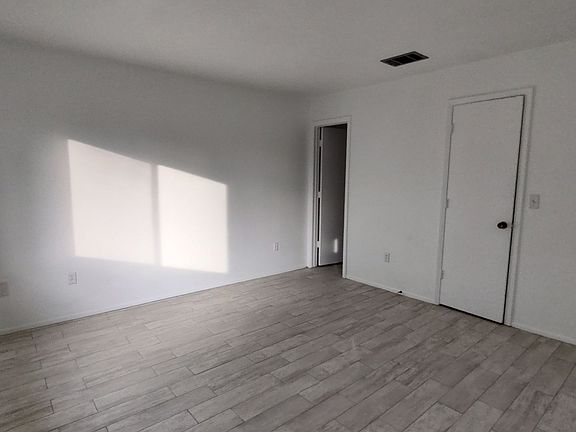 4th image of 1476 SE Colchester Cir