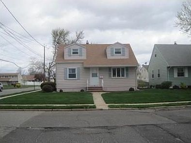 2nd image of 54 Oak St