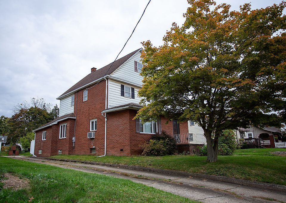 1st image of 901 19th St NE