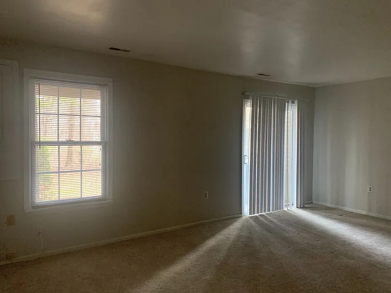 19117 Grotto Ln — Photo 29