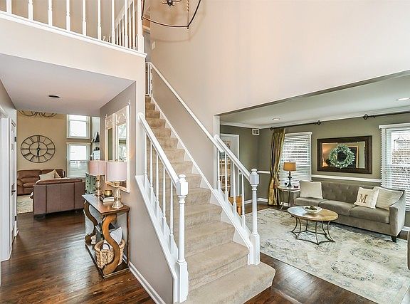 3rd image of 1010 Bedford Ct