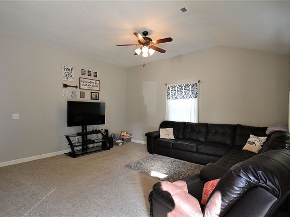 3rd image of 463 Blairwood Ct