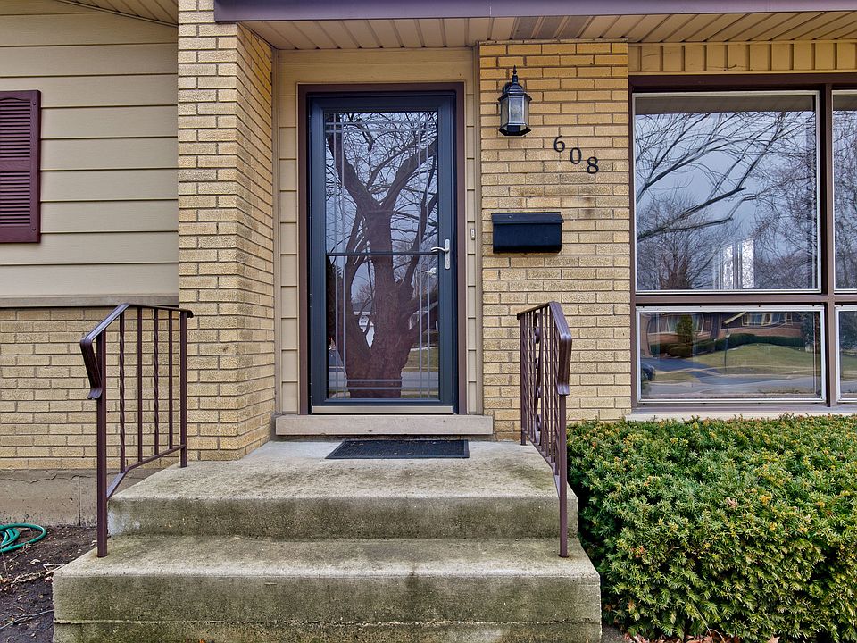 2nd image of 608 E Greenwood Dr