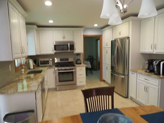 3rd image of 3702 Buckthorn Dr