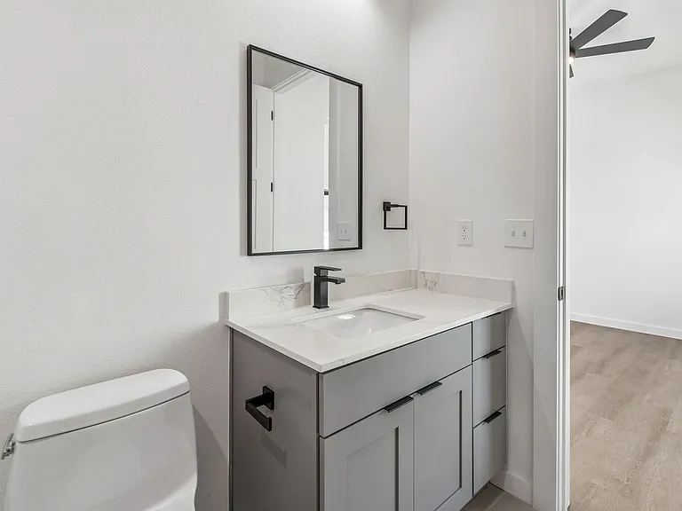 1218 E Kay St #14 — Photo 44