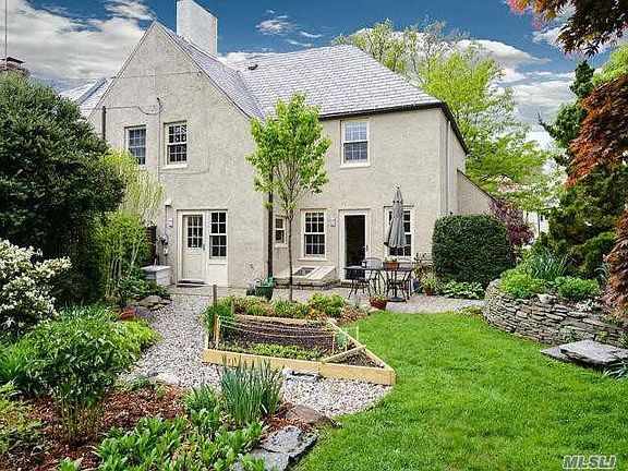 3rd image of 19 Franklin Ct W