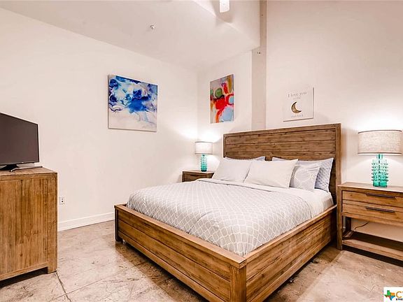 5th image of 1401 S Flores St APT 125