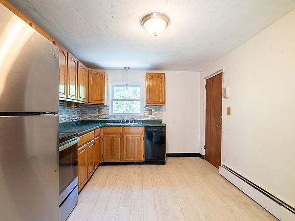 5th image of 153 Commercial St APT 5