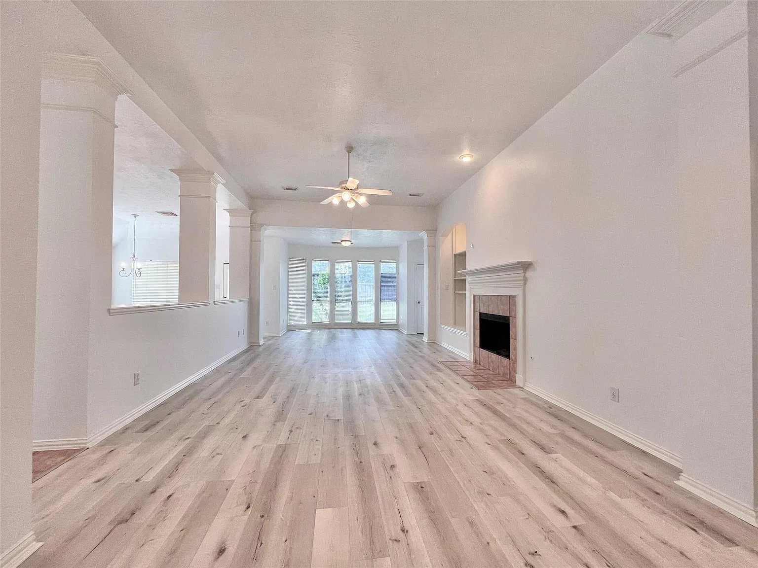 4 bed, 2.5 bath, 2543 sqft, $2,400 — Photo 2