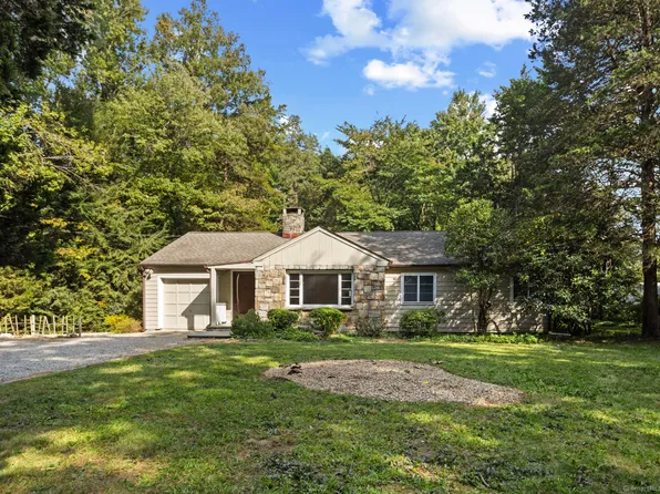 20 Pin Oak Court, Westport, CT 06880