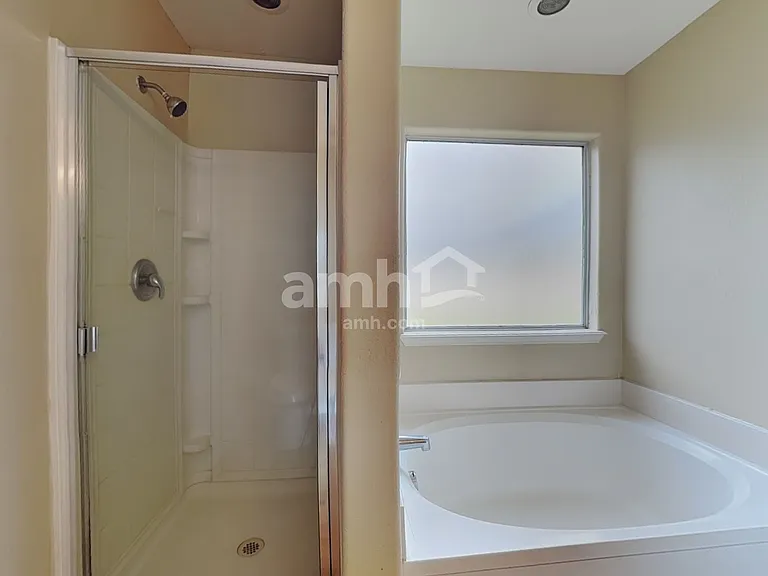 8102 Sweetstone Bluff Ln — Photo 16