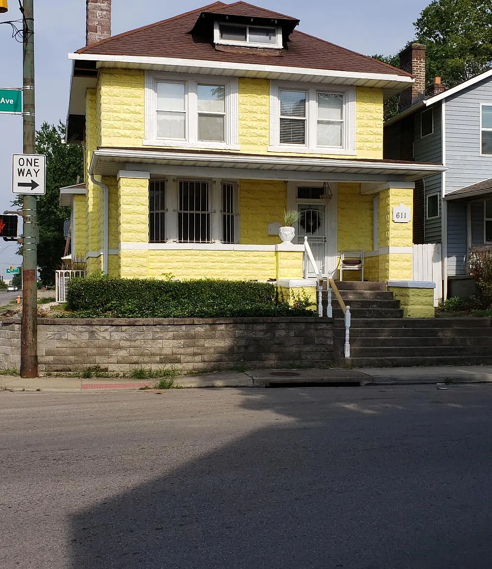 3 bed, 2499 sqft, $2,400 — Photo 1