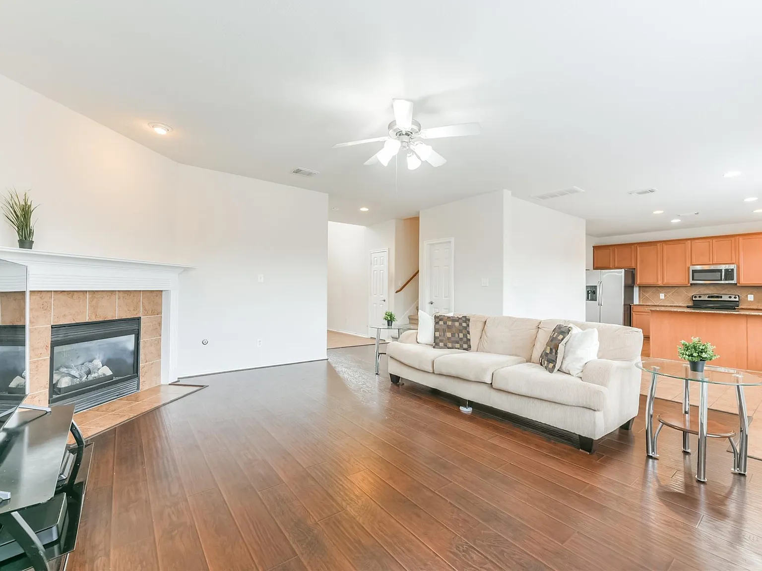 4 bed, 2.5 bath, 2477 sqft, $2,550 — Photo 4
