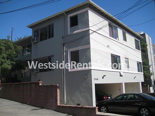 1st image of 2548 N Beachwood Dr APT 3