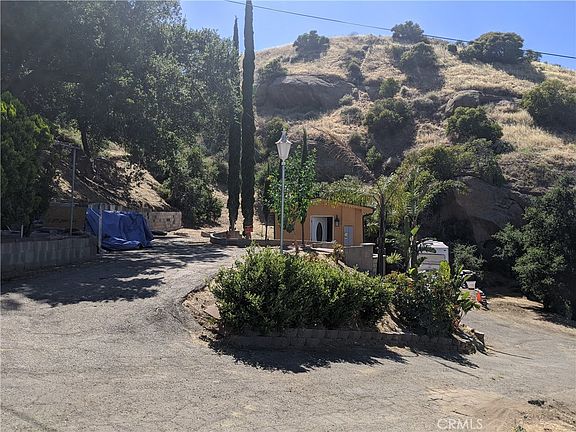 4th image of 1036 Loma Ln