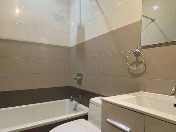 4th image of 707 Saint Johns Pl APT 3