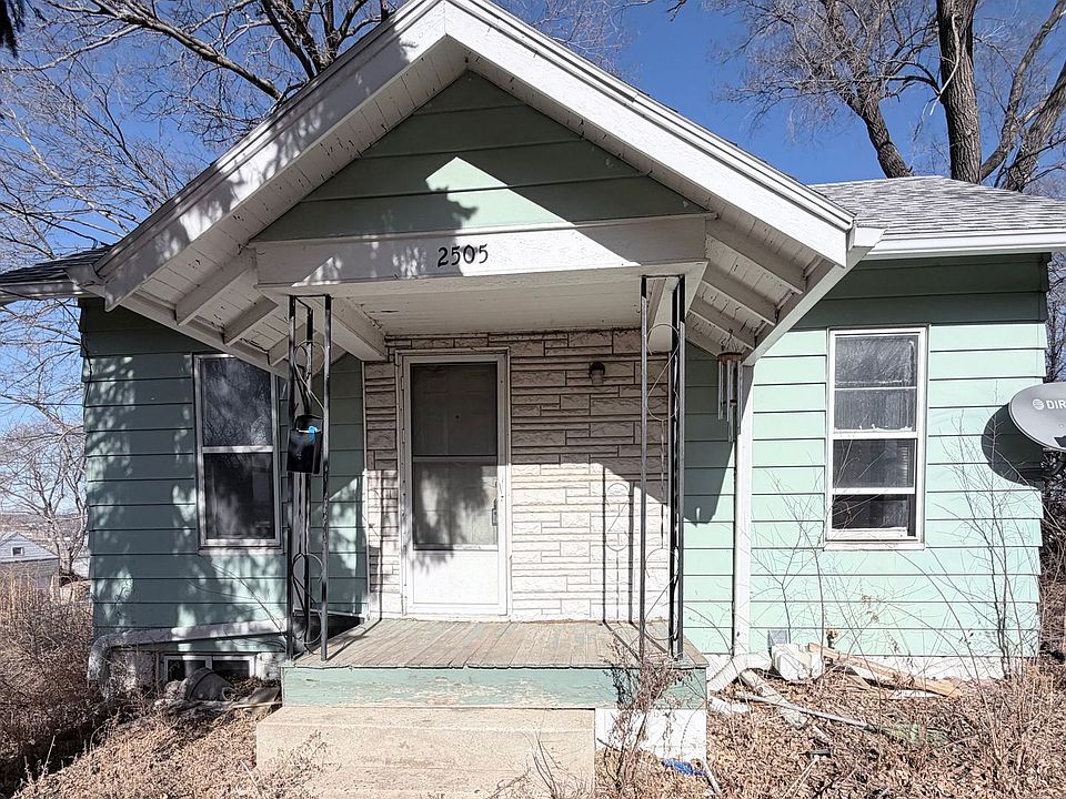 1st image of 2505 Chicago Ave