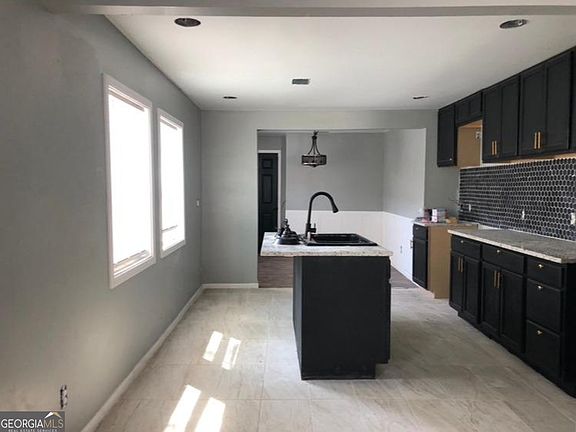 5th image of 652 Moreland Ave