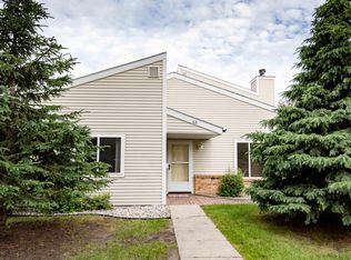 68 Parkview Cir, Grand Forks, ND 58201