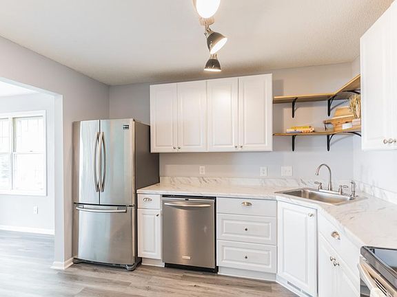 5th image of 325 Karen Ln NE