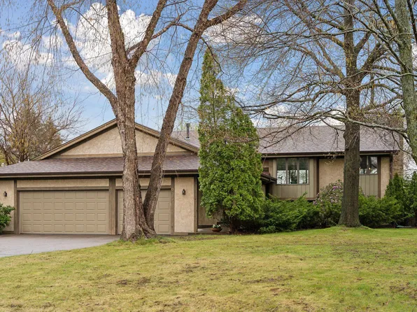 30 Quantico Ln N, Plymouth, MN 55447