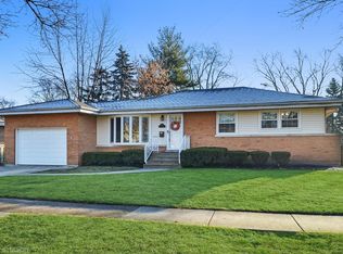 211 S Reuter Dr, Arlington Heights, IL