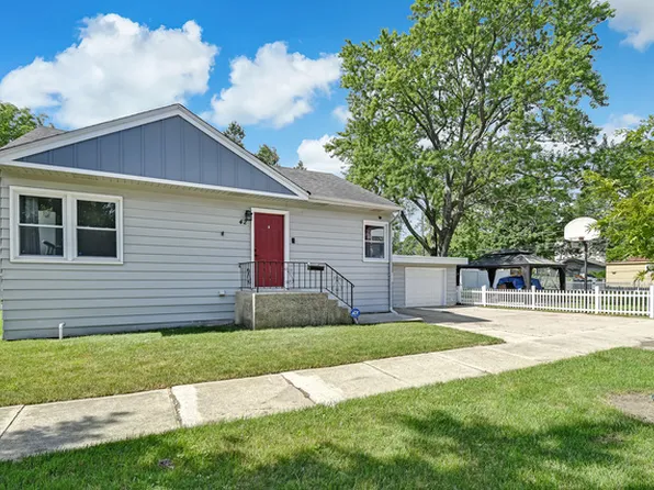 42 N Wilmette Ave, Westmont, IL 60559